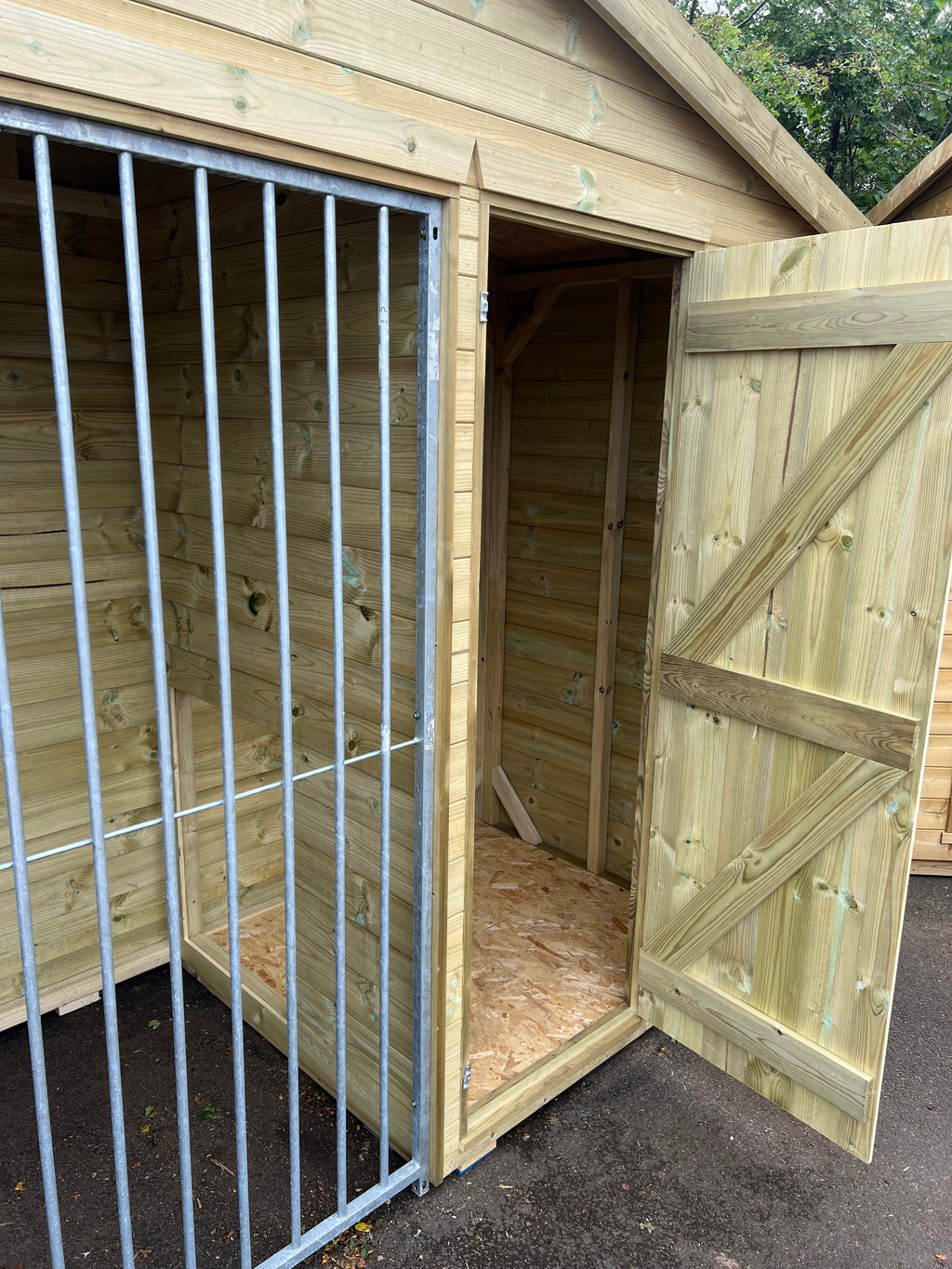 Heavy Duty Tanalised Dog Kennel & Run Apex Roof