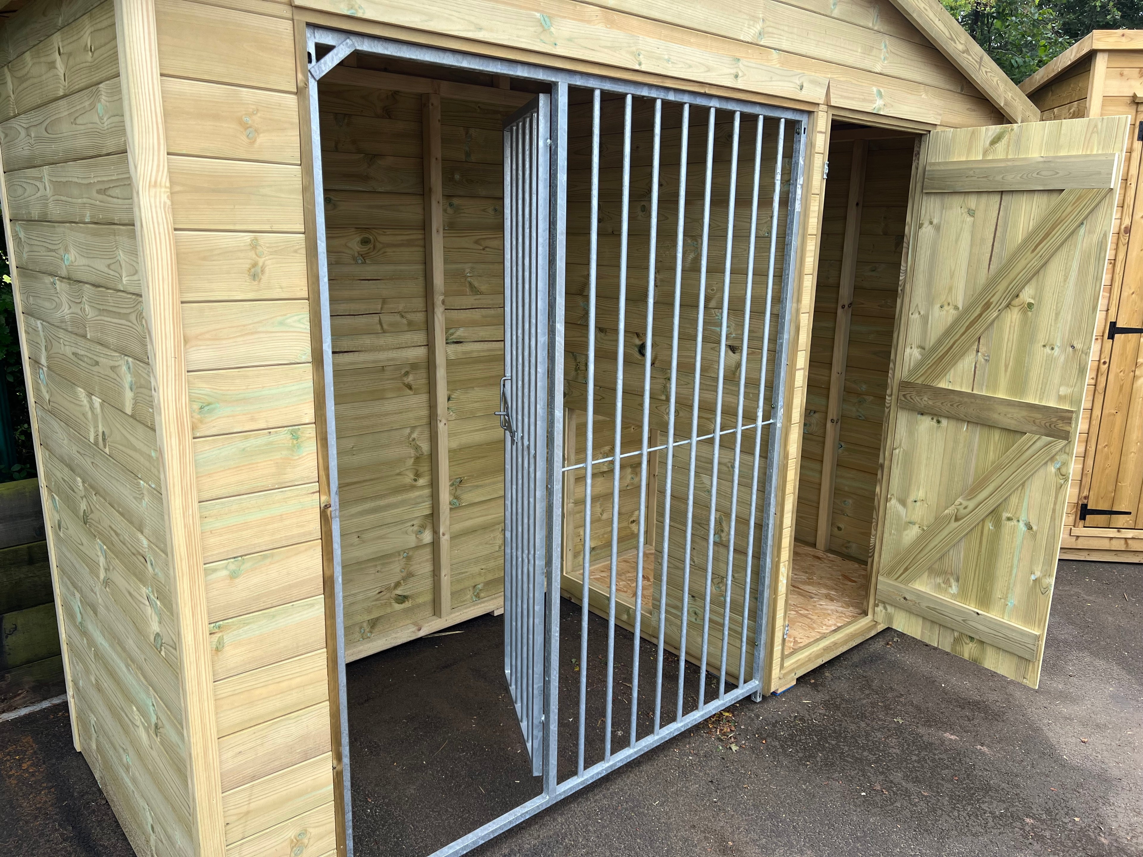 Heavy Duty Tanalised Dog Kennel & Run Apex Roof